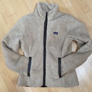 Patagonia Beige Sherpa Fleece. Size: M